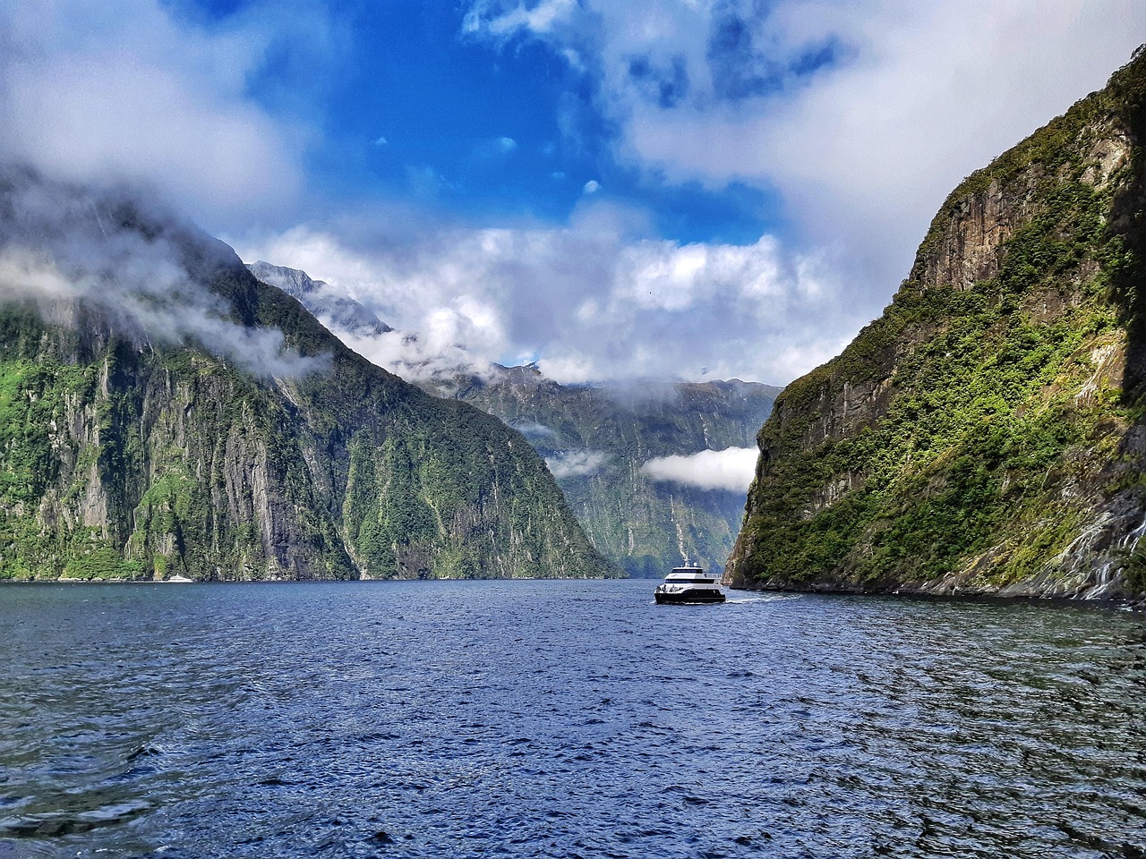 arnaudmalanphotography-fiordland-4804934_1280.jpg